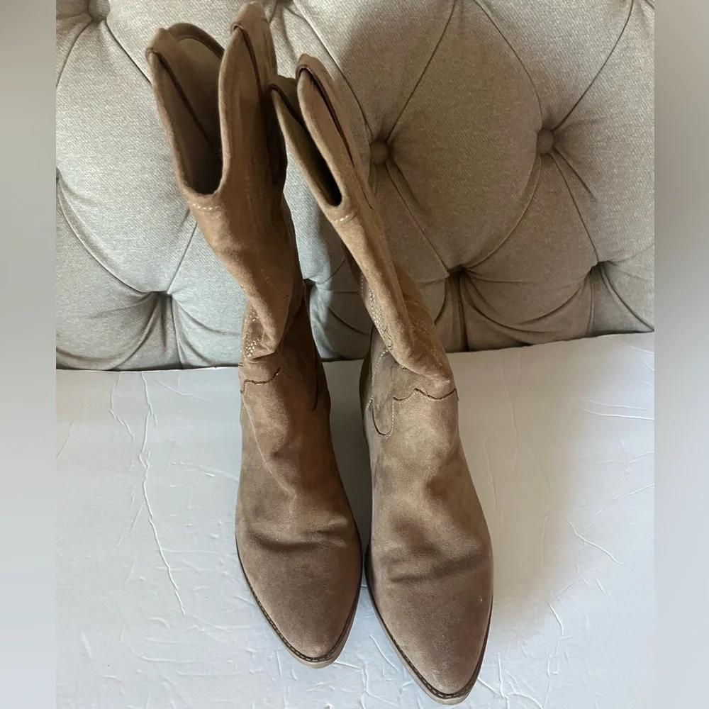 Style & Co. Woman’s Tan Western Boots, Good Condition, Size 9 - Picture 3 of 6